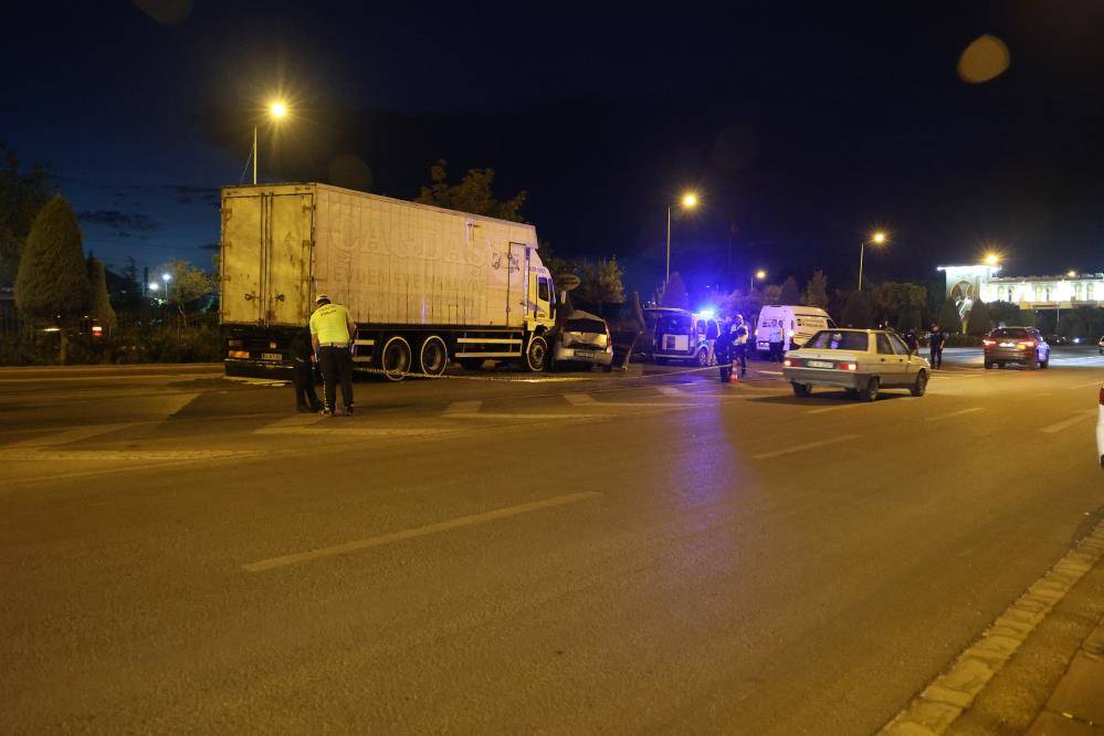 Konya’daki feci kazada can veren kadın sürücü toprağa verildi 3